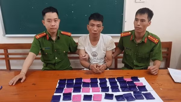 Vừa "cõng" án 10 năm lại tiếp tục bị bắt vì buôn ma tuý