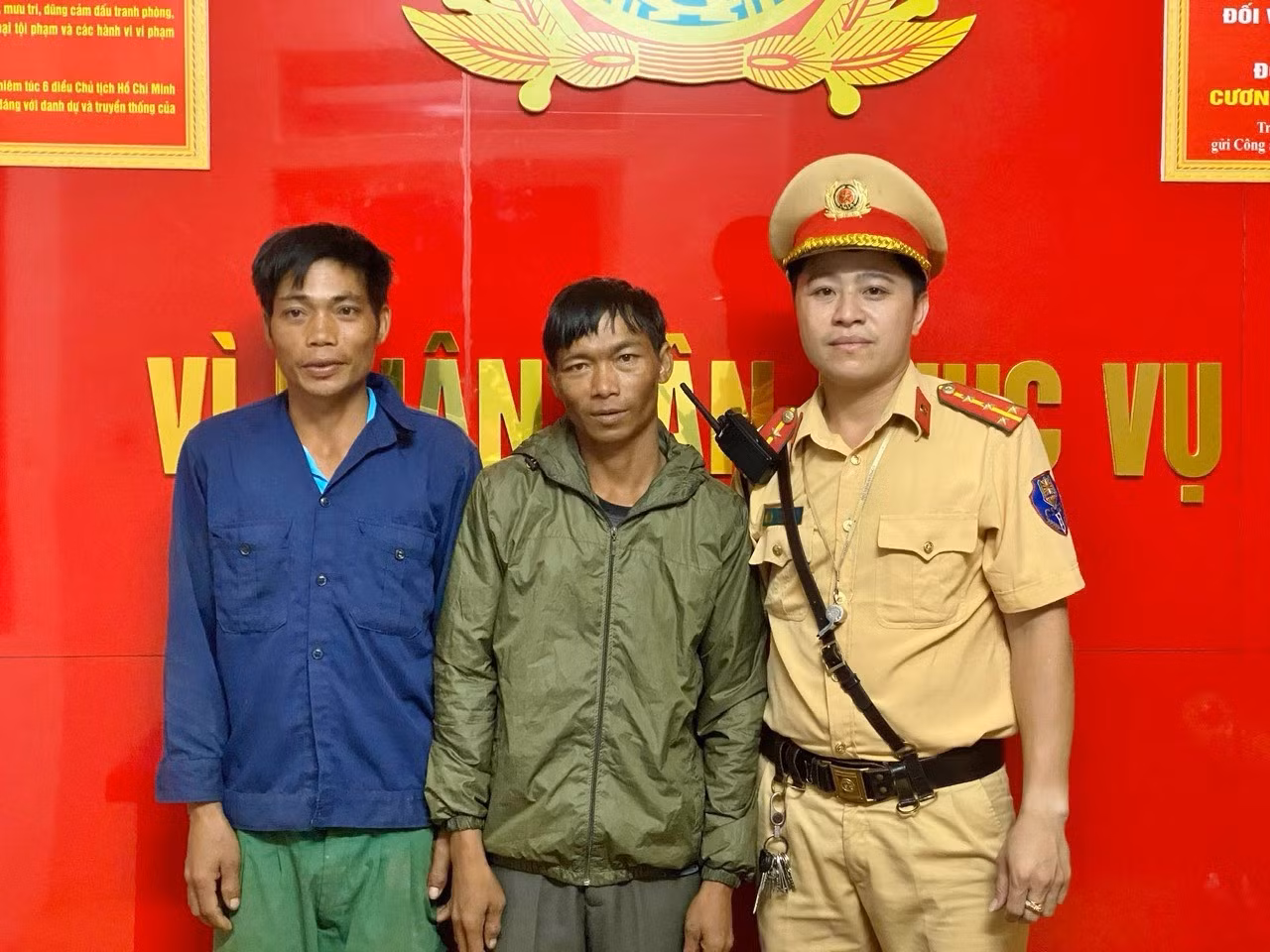 Giúp đỡ hai người dân lang thang, cơ nhỡ về với gia đình -0