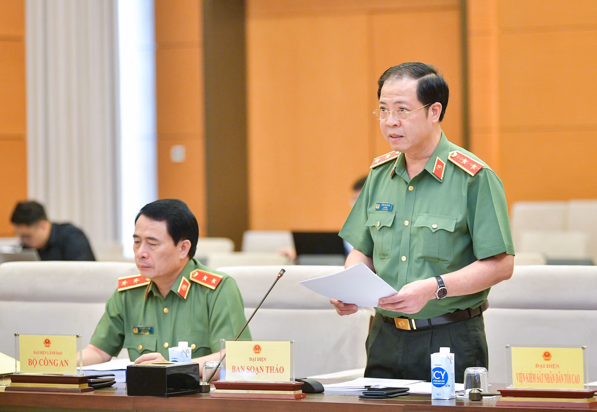 Bộ trưởng Bộ Công an quyết định áp dụng biện pháp cảnh vệ trong trường hợp cấp thiết là phù hợp -0