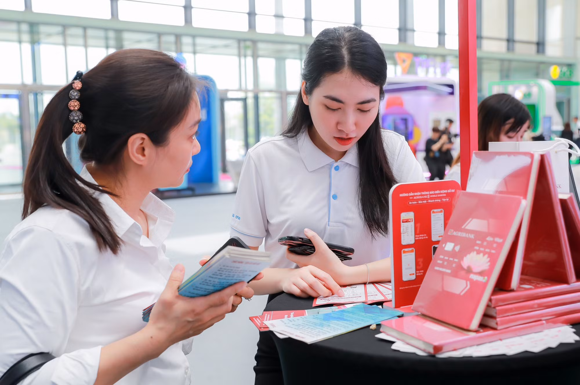 Agribank “trình diễn” 6 dịch vụ vượt trội tại sự kiện Chuyển đổi số ngành Ngân hàng năm 2024 -0