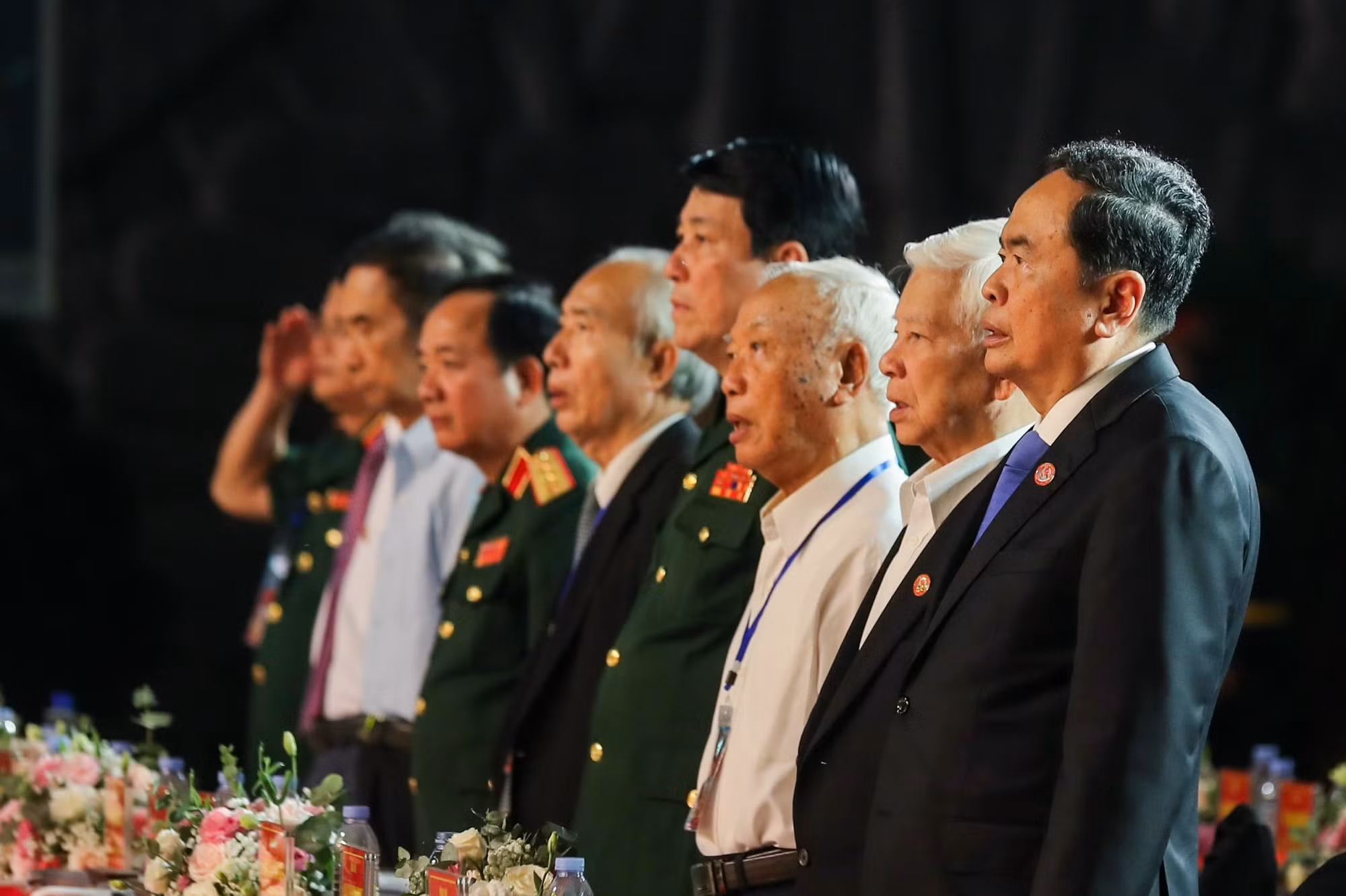 “Dưới lá cờ quyết thắng” -0
