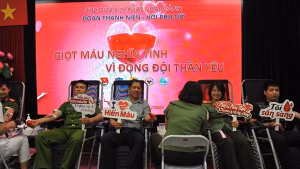 Cục Quản lý xuất nhập cảnh tổ chức hiến máu tình nguyện