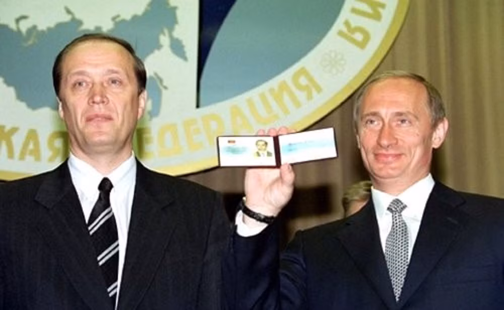 Hình ảnh hiếm về lễ nhậm chức đầu tiên cách đây 24 năm của Tổng thống Putin -0