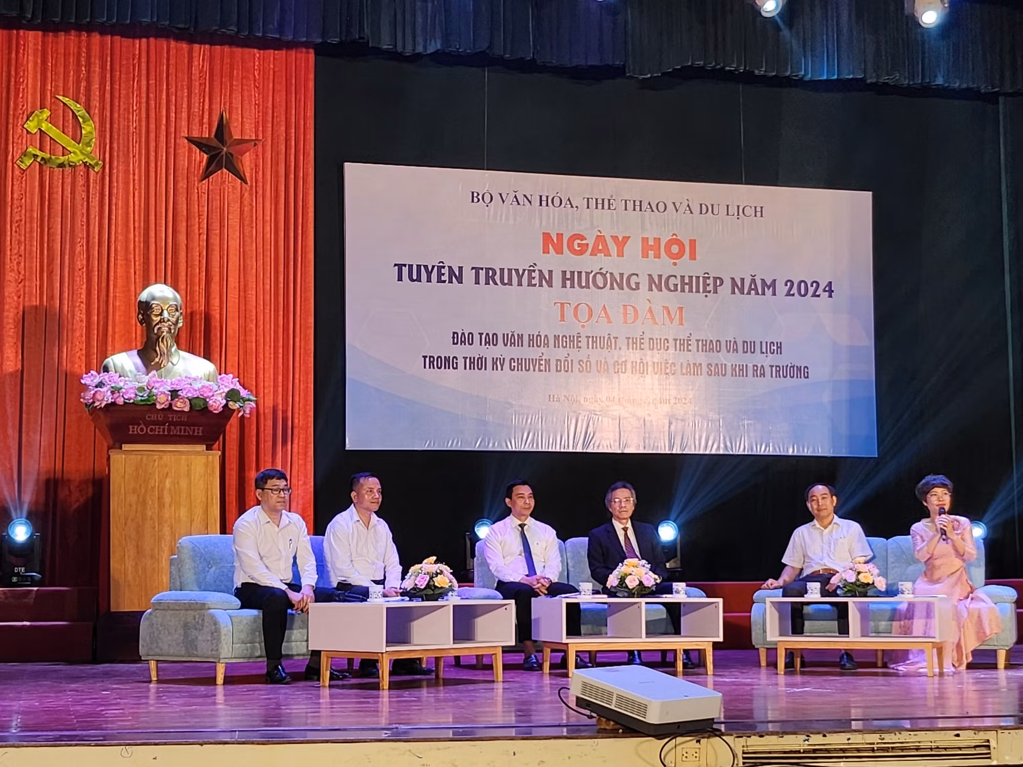 Tạo nguồn nhân lực chất lượng cao cho ngành văn hóa, thể thao, du lịch -0