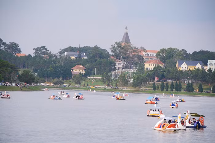 Lượng khách du lich gia tăng dịp Lễ 30/4 và 1/5 -0