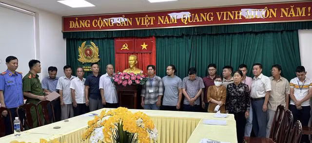 Khởi tố thêm 23 bị can trong vụ buôn lậu 200 triệu lít xăng -0