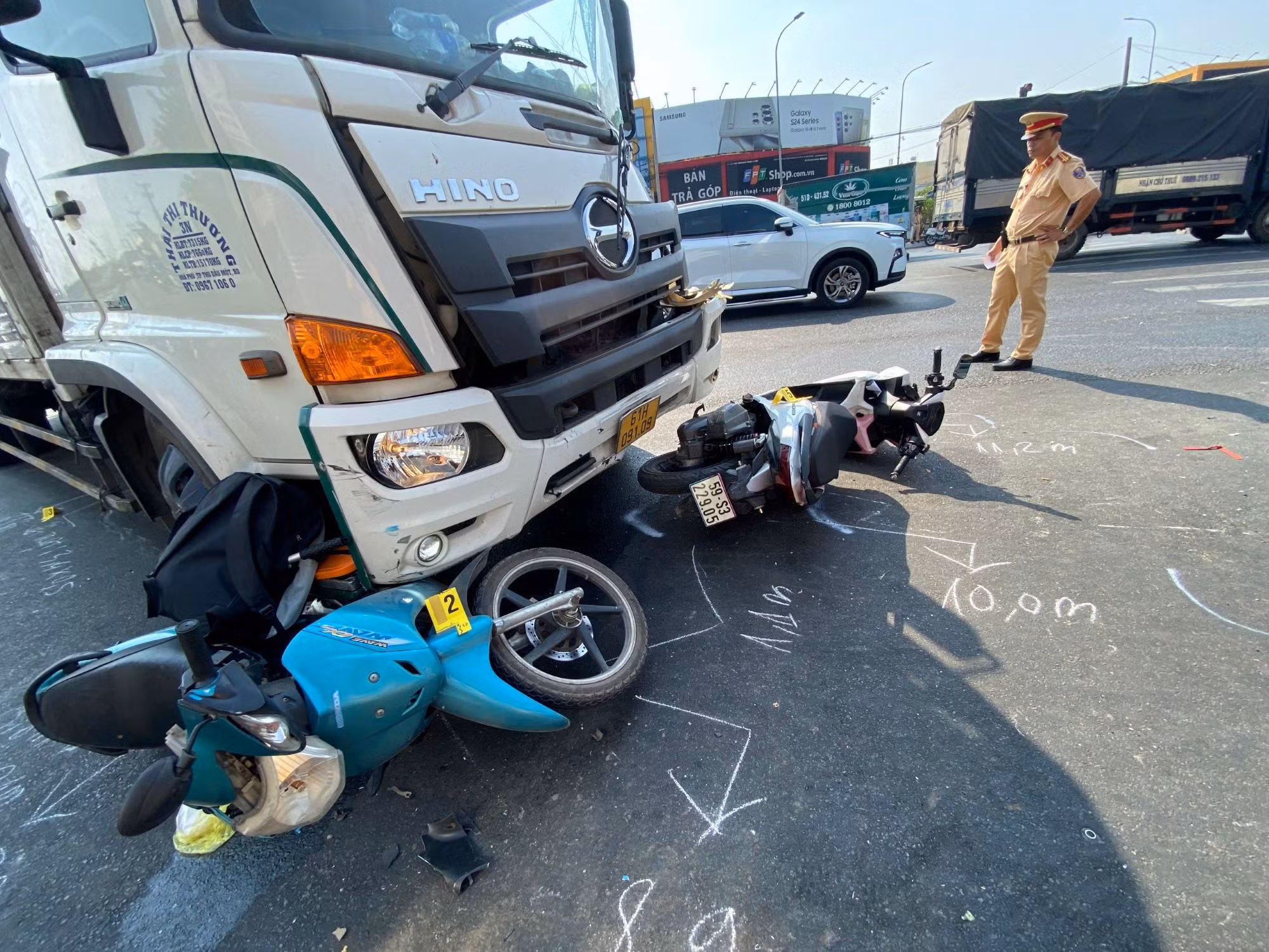 Tìm người điều khiển phương tiện liên quan đến 2 vụ va chạm dây chuyền -0