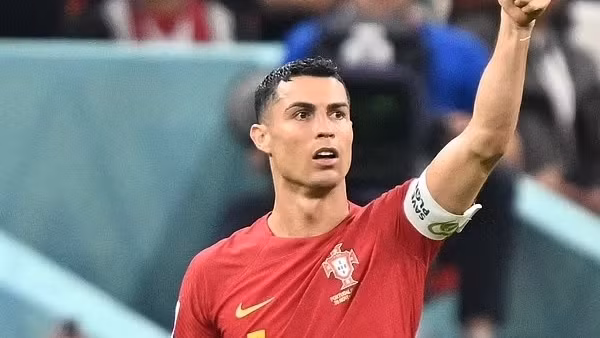 Đang thất nghiệp, Ronaldo "chốt hạ" với mức lương 172,9 triệu bảng/năm?