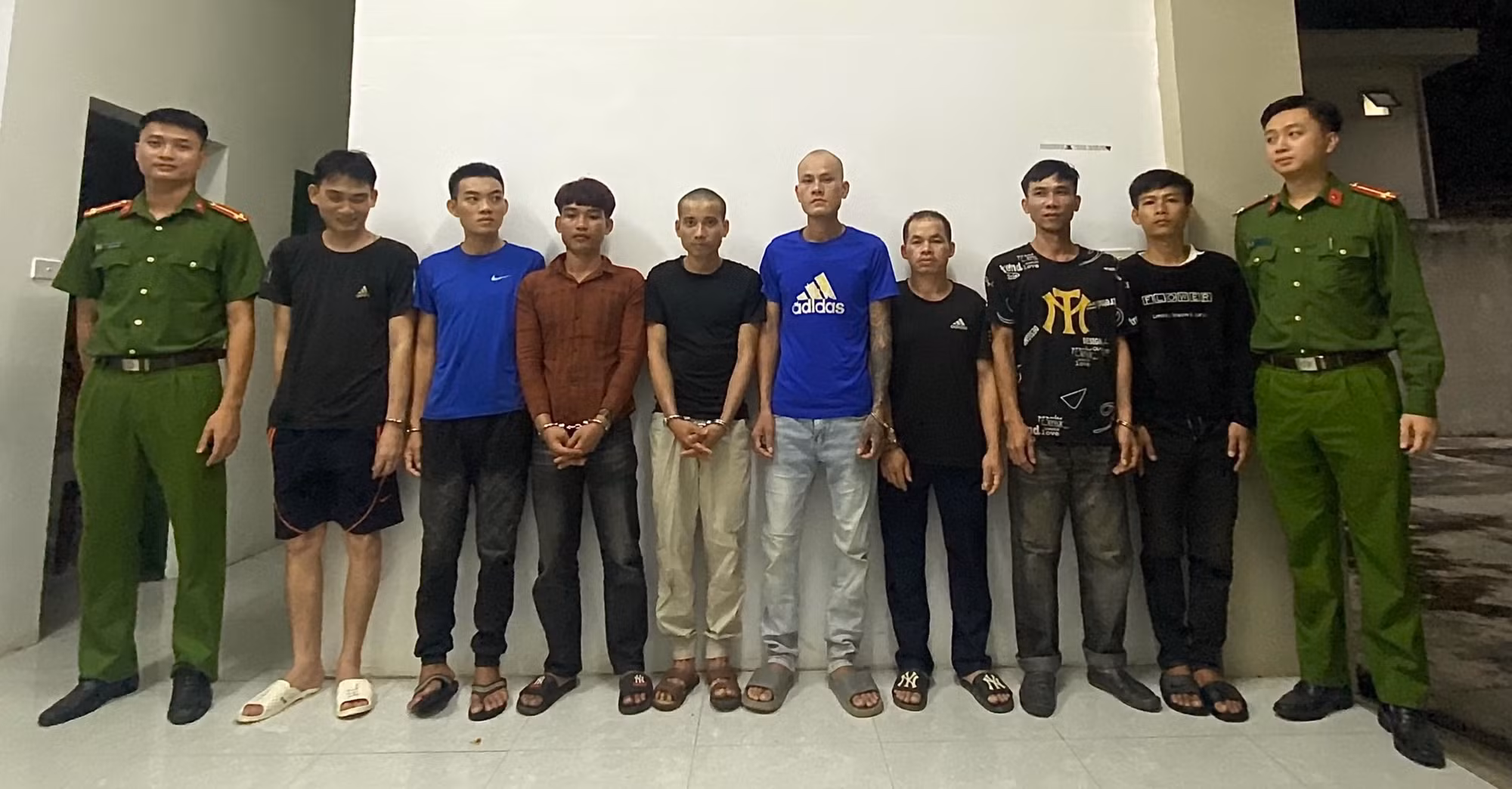Xoá 7 điểm bán lẻ ma tuý, thu nhiều vũ khí “nóng” -0