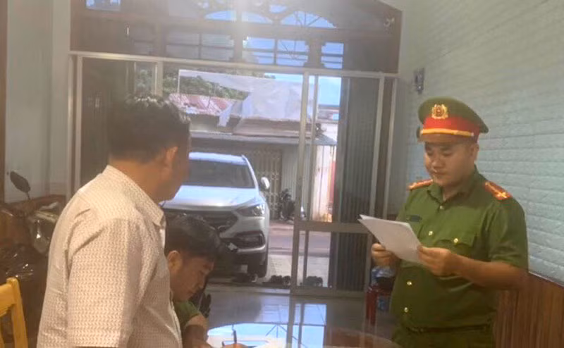 Khởi tố 4 đối tượng liên quan đến việc cấp 65 giấy chứng nhận quyền sử dụng đất trái quy định -0