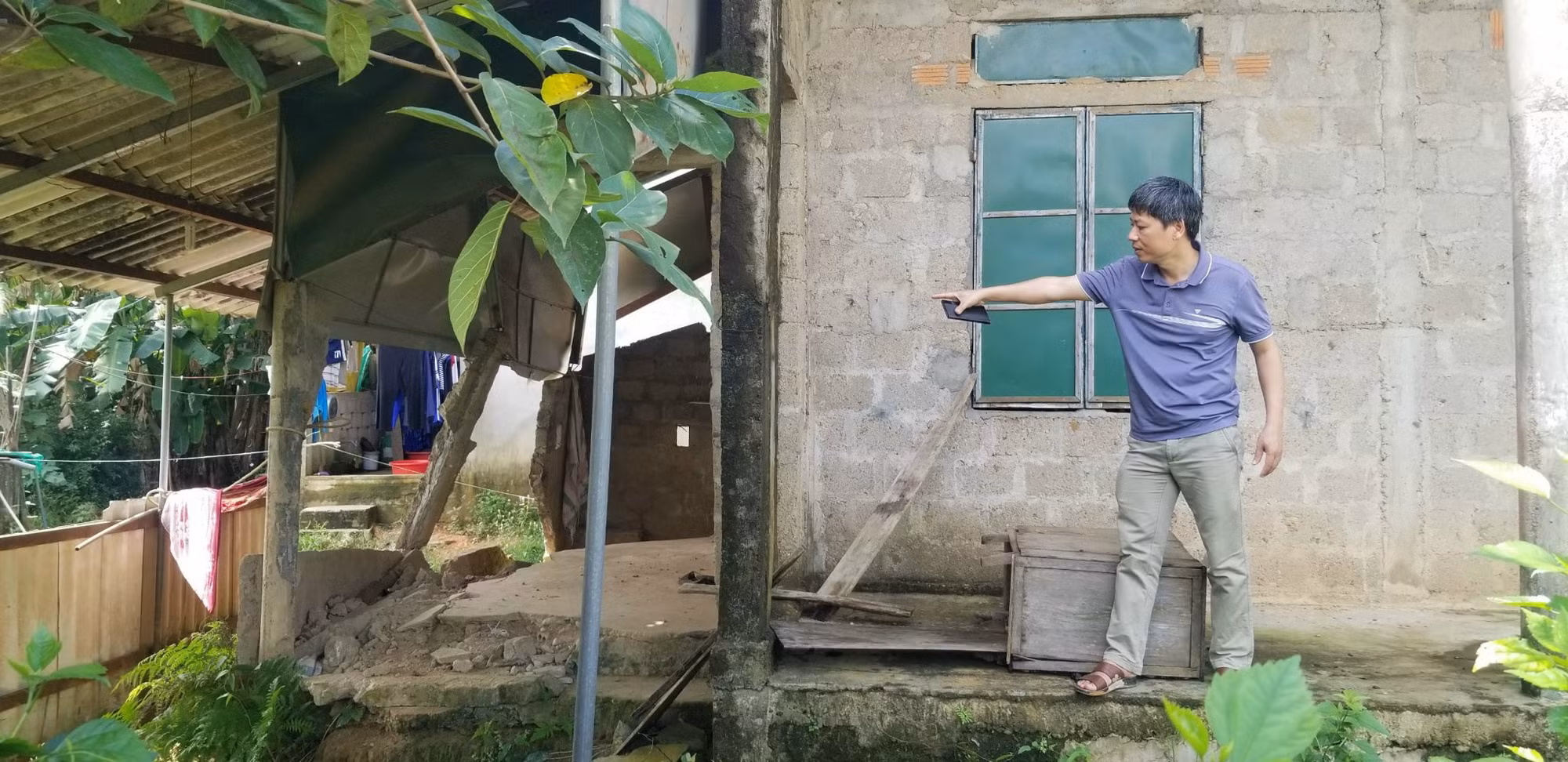 Đường dân sinh, cứu nạn, cứu hộ ở Quảng Trị bị xe tải chở cát phá nát -0