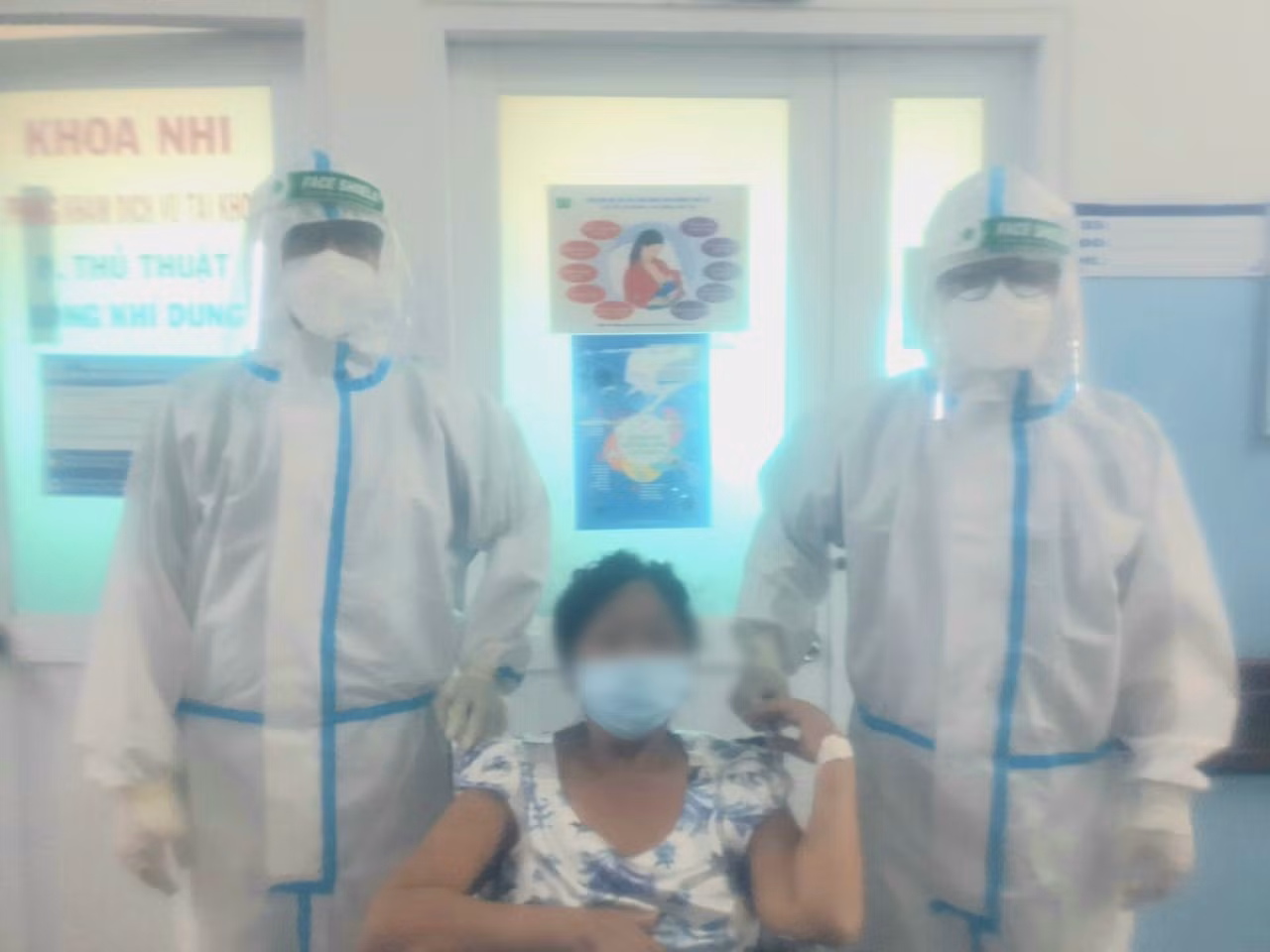 Cứu sống bệnh nhân COVID-19 kèm bệnh hiếm gặp phải thay huyết tương 3 lần -0