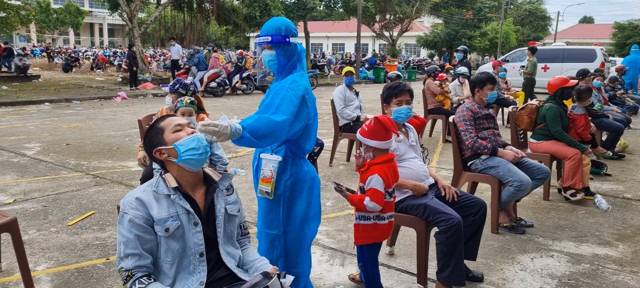 Kiên Giang – Tiếp nhận trên 7000 người dân đi xe máy về quê an toàn -1