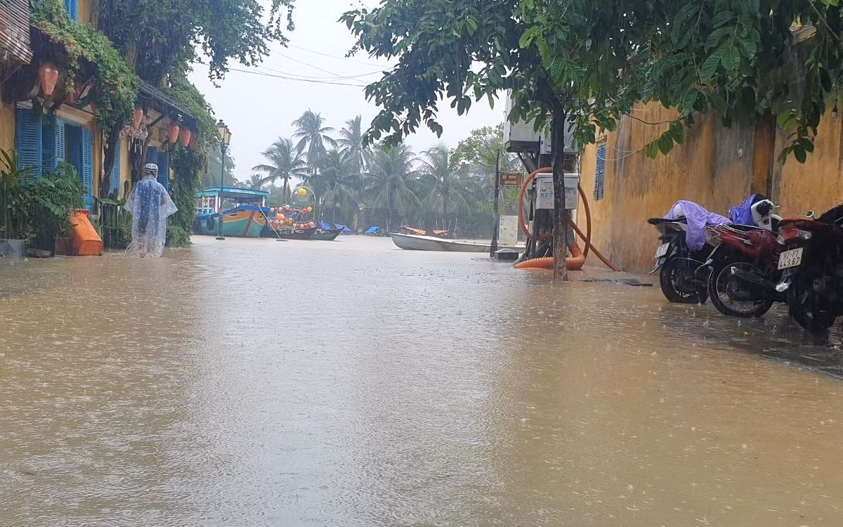 Hội An: Nước lũ tràn Sông Hoài phố cổ nhiều nơi ngập sâu -3