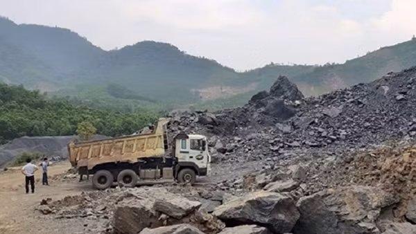 Cần ngăn chặn tình trạng người dân tự ý xâm nhập vào công trường mỏ đá ảnh 3