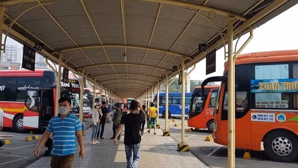 Hoạt động vận tải liên tỉnh chính thức trở lại: Nhiều rào cản phía trước ảnh 4