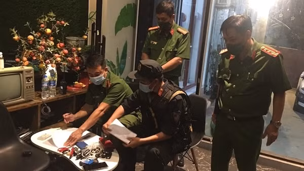Triệt phá ổ nhóm tội phạm núp bóng doanh nghiệp để hoạt động