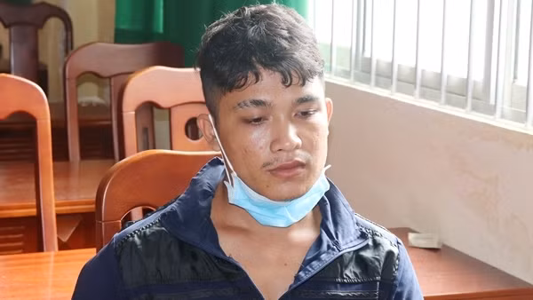 Đột nhập tiệm tạp hóa trộm tiền và thẻ điện thoại để tiêu xài và chơi game ảnh 3