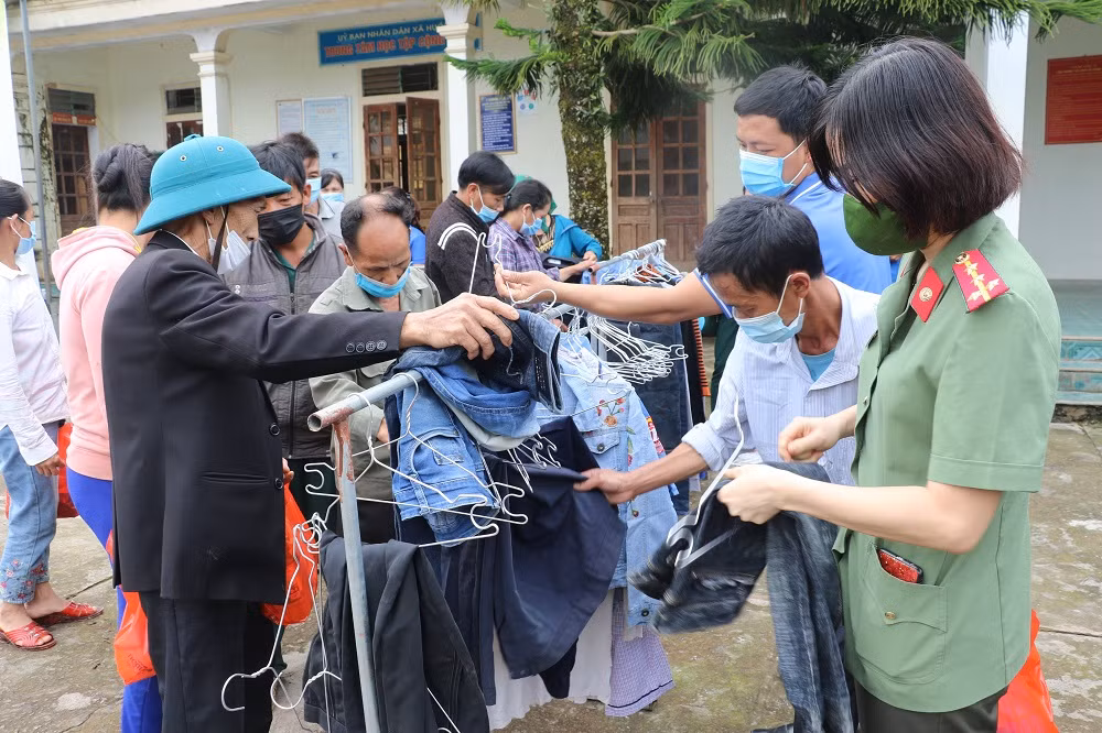 Công an tỉnh Nghệ An khai trương cửa hàng tạp hóa vì cộng đồng -0