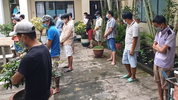 Phá trường gà ngay trung tâm thành phố, bắt giữ 18 con bạc ảnh 3