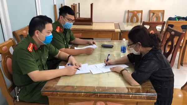 Trả hồ sơ vụ án lừa đảo “chạy án” ảnh 2
