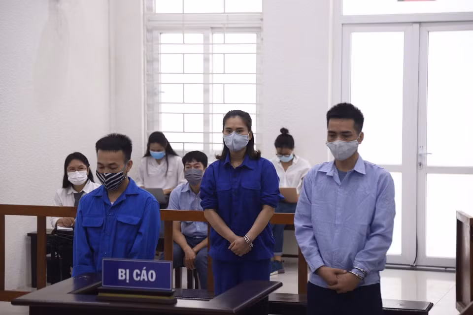 Câu kết đưa người nước ngoài nhập cảnh trái phép vào Việt Nam -0