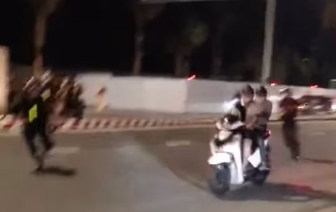 Nổ súng ngăn chặn nhóm thanh niên chạy xe với tốc độ cao mang hung khí chuẩn bị hỗn chiến -0