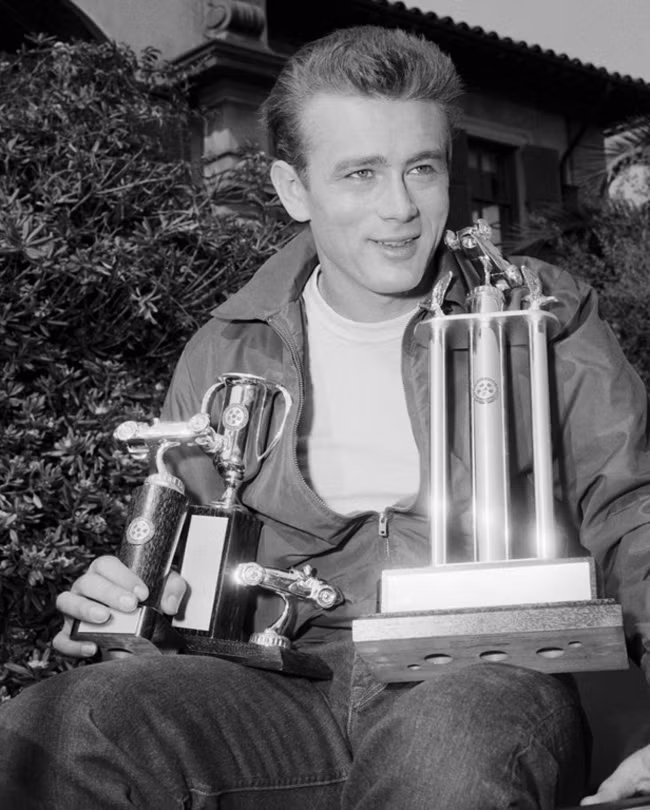 Diễn viên James Dean và chiếc xe mang lời nguyền đáng sợ -0