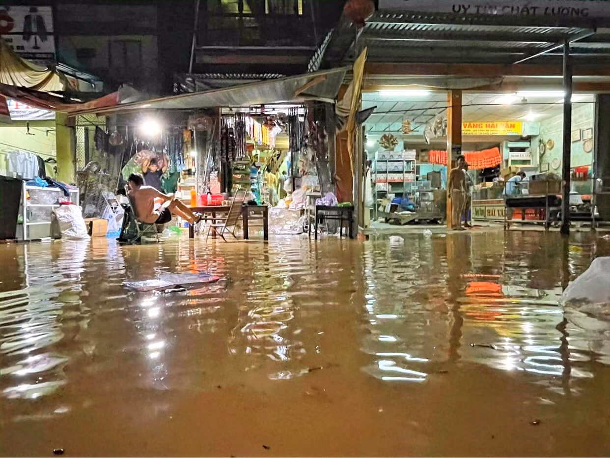 Hội An: Nước lũ tràn Sông Hoài phố cổ nhiều nơi ngập sâu -2