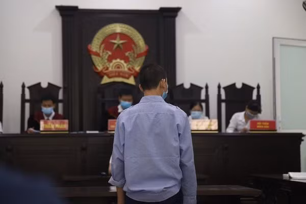 Nam sinh lĩnh 8 năm tù vì gây án do nghiện game bạo lực