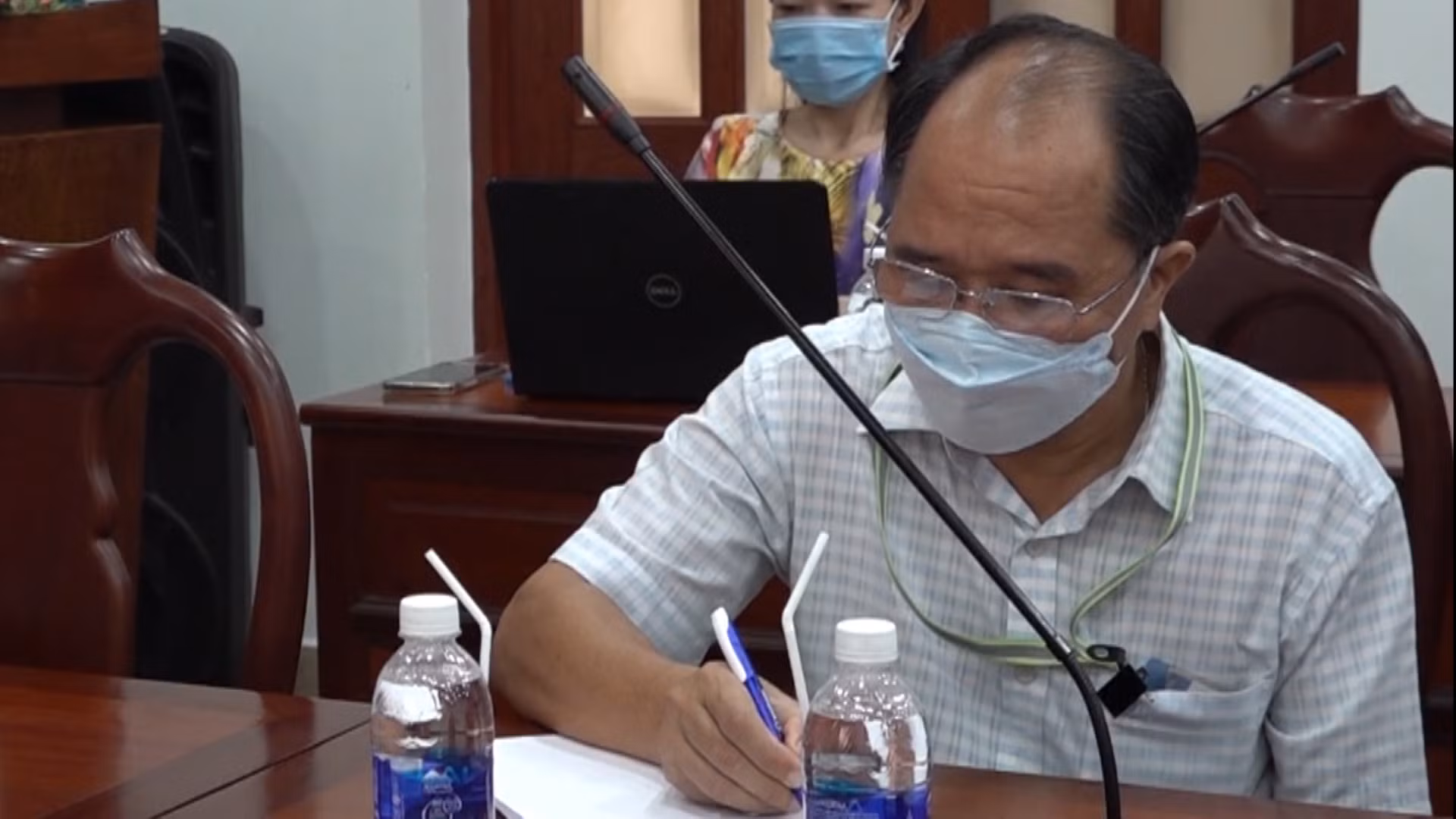 Trưởng Phòng Y tế mất chức vì để dịch COVID -19 phức tạp -0