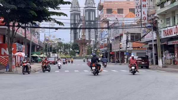 Việc đi lại qua nhiều tỉnh vẫn khó khăn ảnh 5