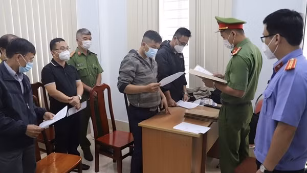 Công an vào cuộc vụ chuyển đổi mục đích sử dụng đất và đền bù sai quy định ảnh 2