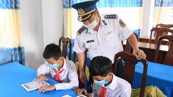 Tăng cường tuần tra, kiểm soát trên biển, đẩy lùi vi phạm IUU ảnh 2