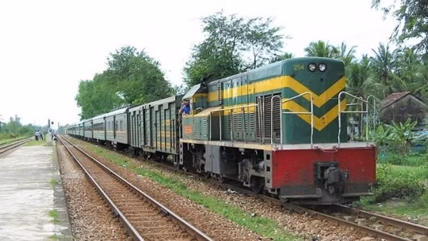Khách mua vé tàu đông, đường sắt chạy thêm 1 đôi tàu Bắc-Nam ảnh 3