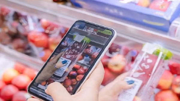 Hà Nội lắp đặt thêm hàng loạt máy quét QR Code để kiểm soát dịch bệnh ảnh 2