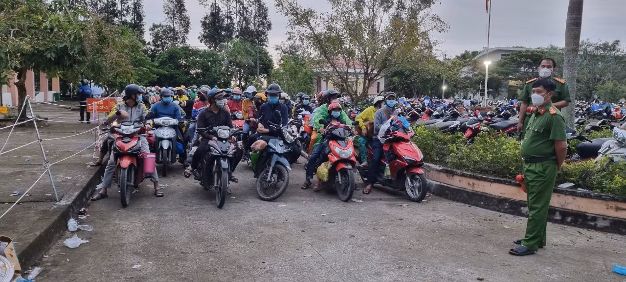 Kiên Giang – Tiếp nhận trên 7000 người dân đi xe máy về quê an toàn -0
