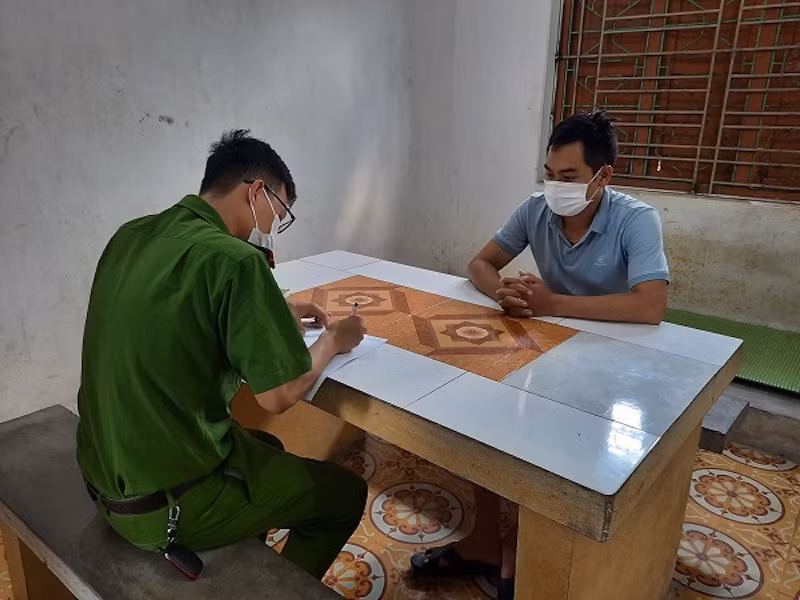 Triệt phá đường dây làm giả tài liệu, con dấu với quy mô lớn -0