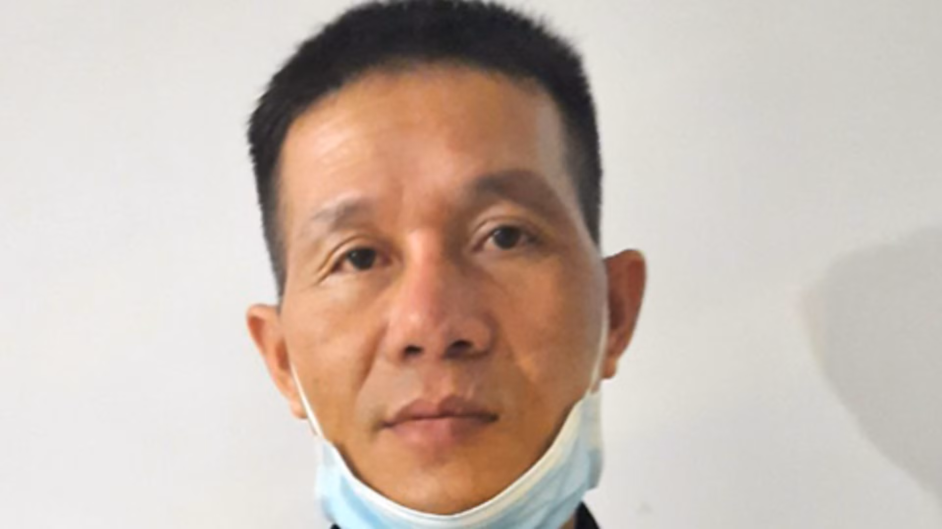 Làm giả giấy tờ giả để 