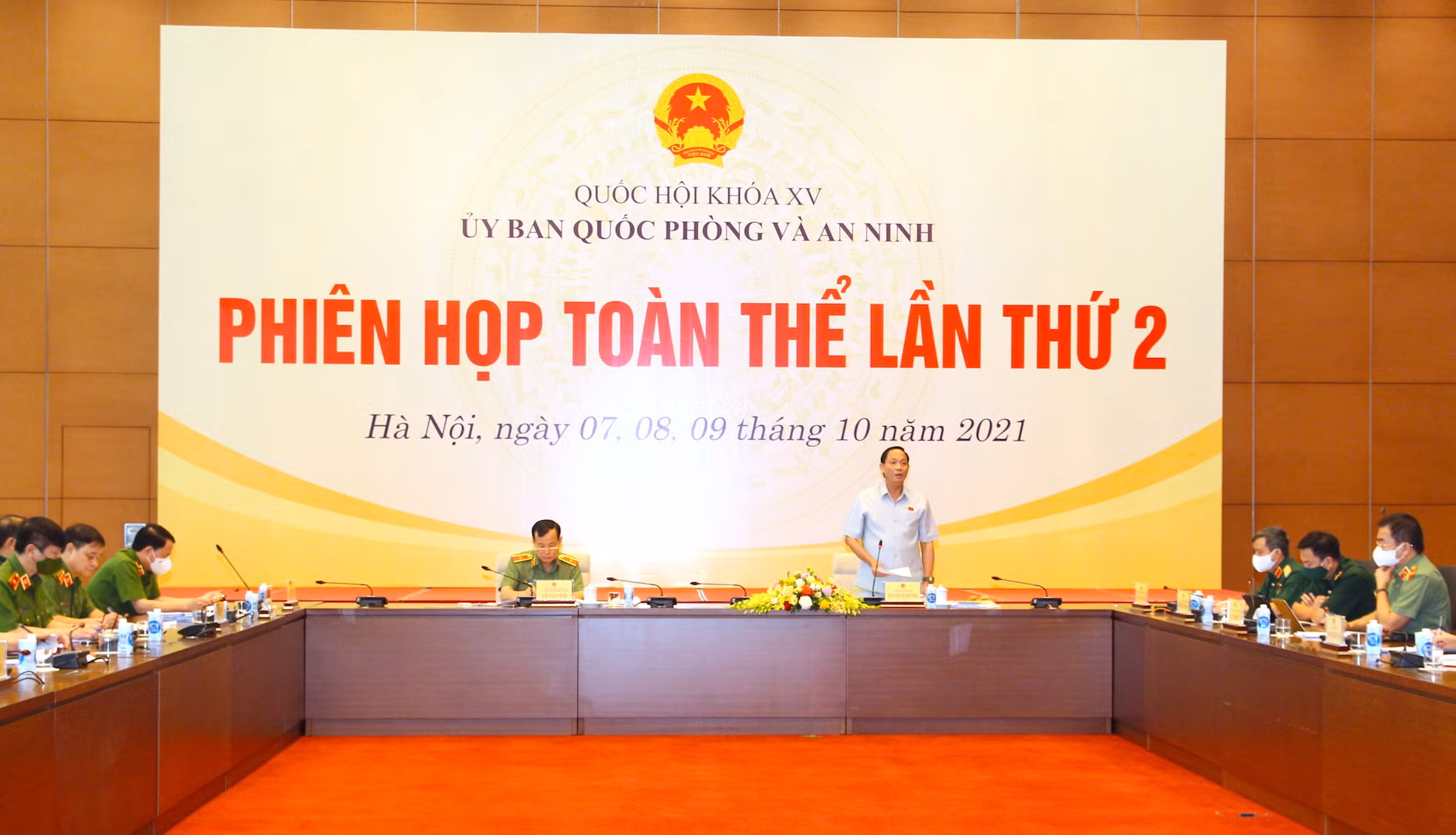Khi đối tượng ôm lựu đạn lao vào tòa nhà, Cảnh sát cơ động phải hành động ngay -0
