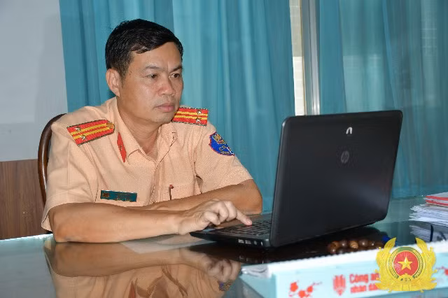 Đội trưởng CSGT ngăn chặn hiệu quả đua xe trái phép -0