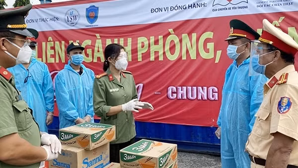 Những nữ y, bác sĩ Công an tỉnh Đồng Nai trên tuyến đầu chống dịch COVID-19 ảnh 1