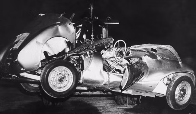 Diễn viên James Dean và chiếc xe mang lời nguyền đáng sợ -0