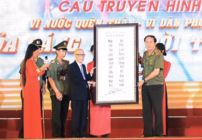 Câu chuyện đẹp về tình cảm của Giáo sư, Anh hùng Lao động Vũ Khiêu với lực lượng CAND -0