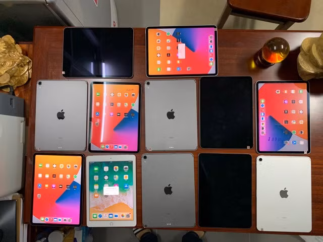 Chơi game bị thua tiền, shipper chiếm đoạt 12 Apple Ipad của khách hàng -0