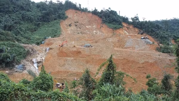 Biển Đông đón Bão số 7, miền Trung mưa tầm tã ảnh 2