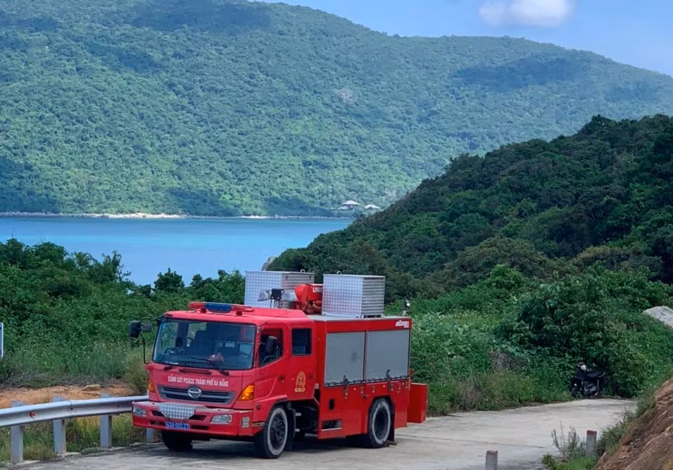 Huy động lực lượng tìm kiếm người dân bị sóng biển đánh trôi tại bán đảo Sơn Trà -1