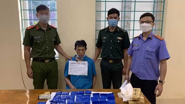 Đi “buôn” 12.000 viên ma túy tổng hợp thì bị bắt ảnh 3