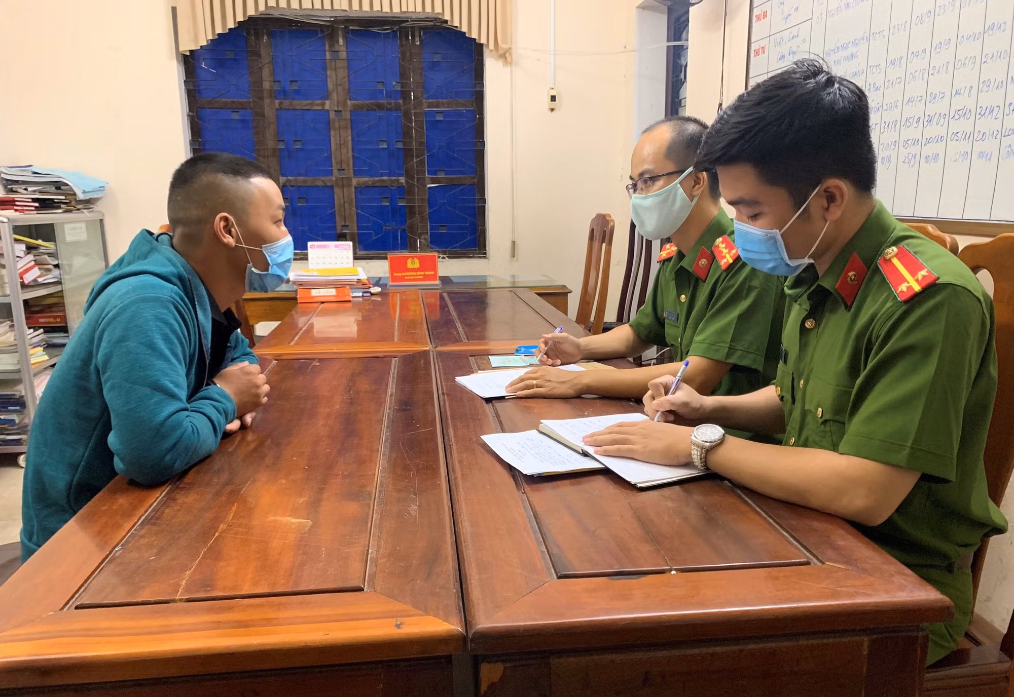 Đột nhập vào nhà cưỡng hiếp người phụ nữ có biểu hiện tâm thần -0