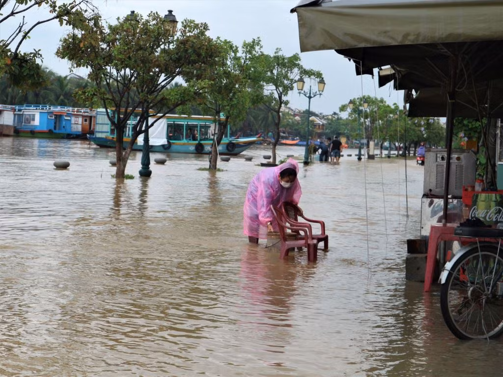 Hội An: Nước lũ tràn Sông Hoài phố cổ nhiều nơi ngập sâu -1